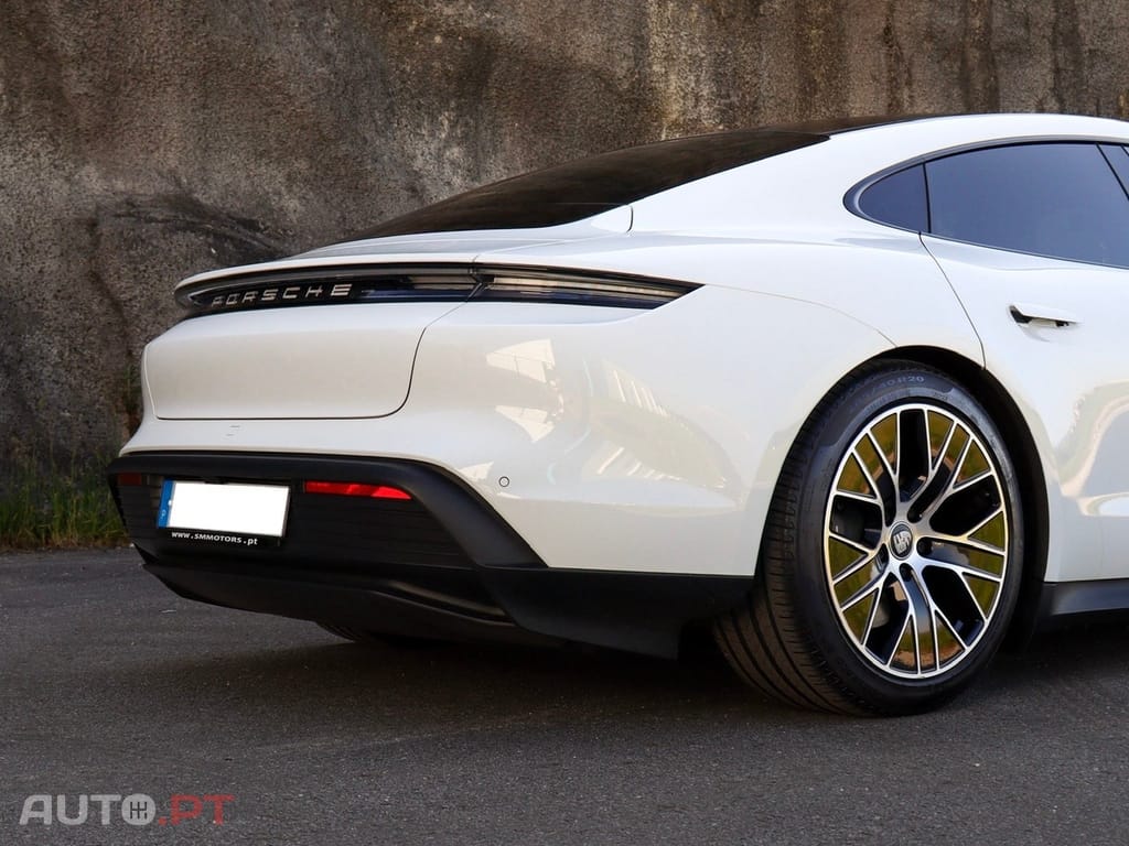 Porsche Taycan Standard