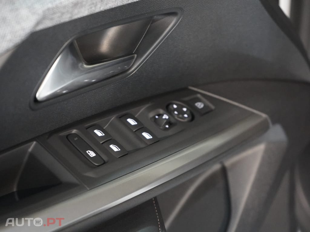 Peugeot 3008 1.2 Hybrid Allure e-DCS6