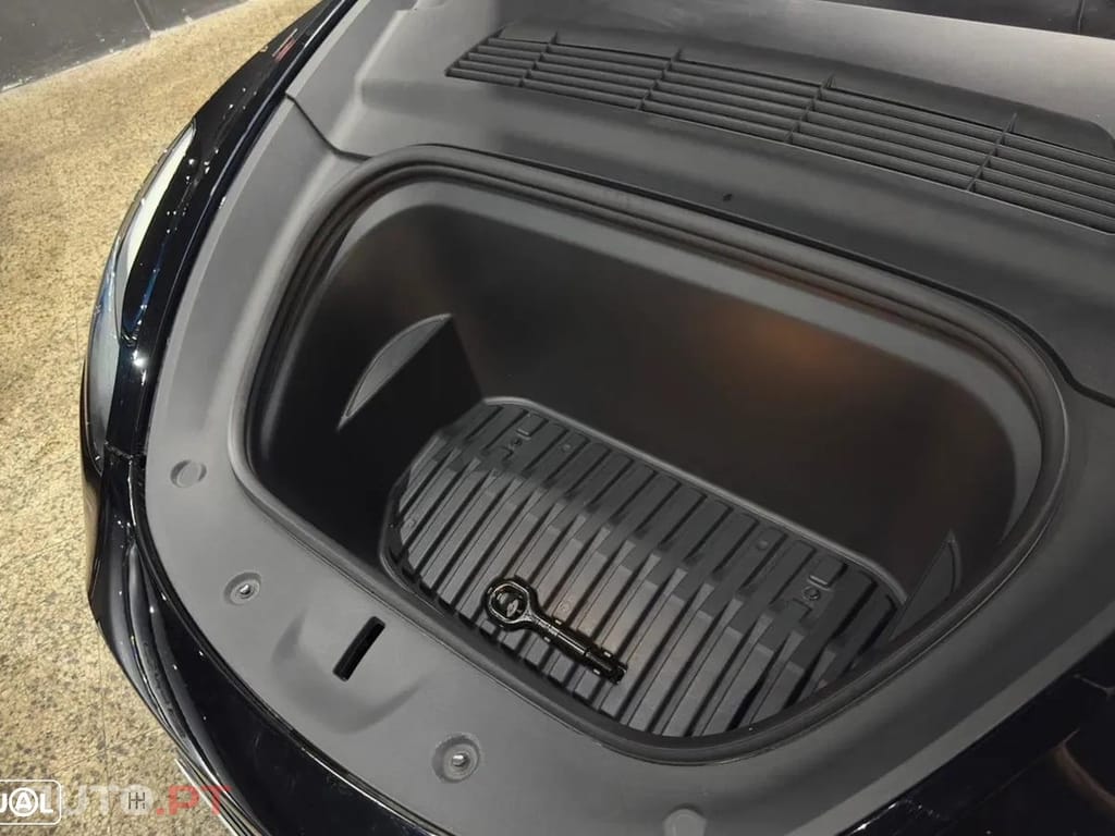 Tesla Model Y Long Range Dual Motor AWD