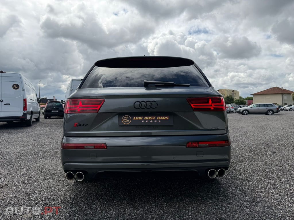 Audi Q7 3.0 TDI quattro tiptronic 7L