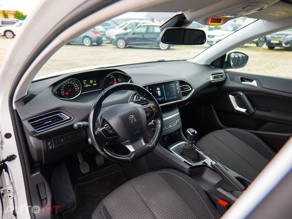 Peugeot 308 1.5 BlueHDi Business Line