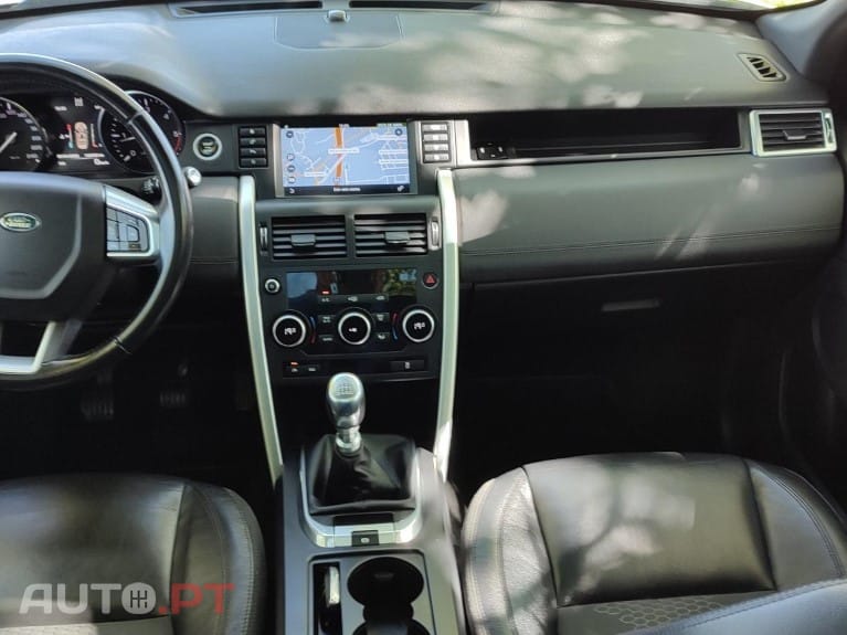 Land Rover Discovery Sport 2.0 eD4 HSE Luxury — fotografia 13