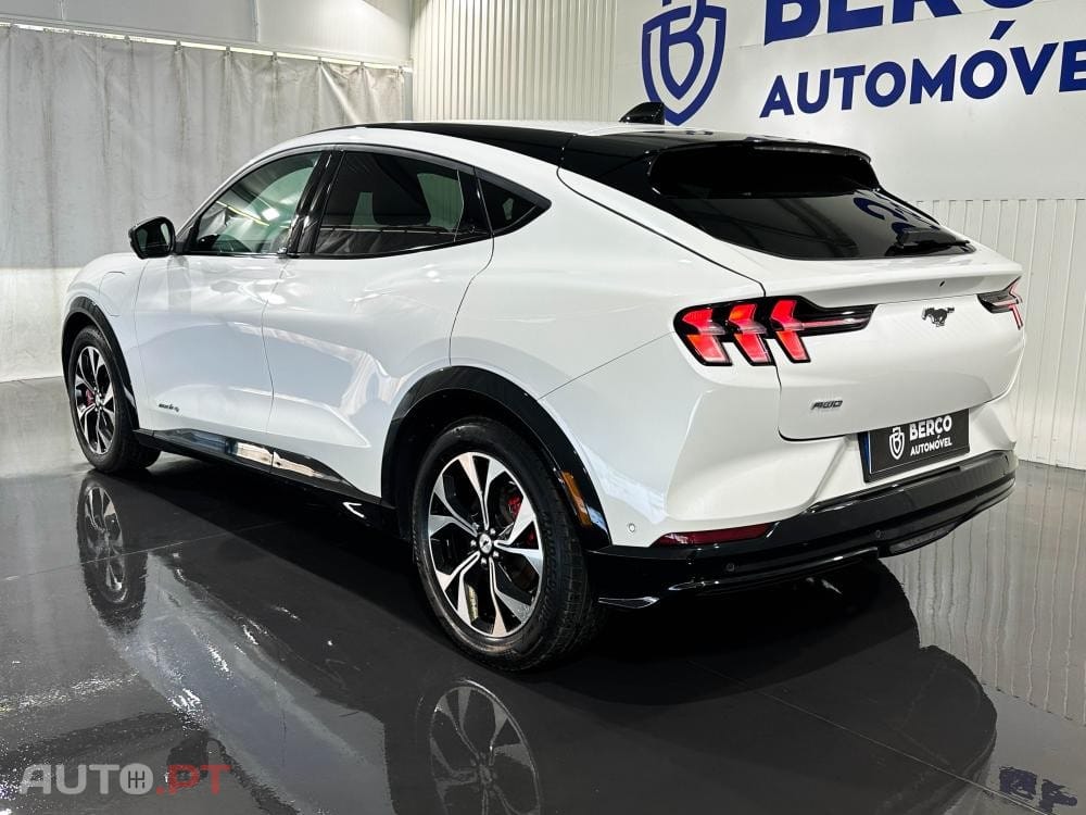Ford Mustang Mach-E AWD PREMIUM