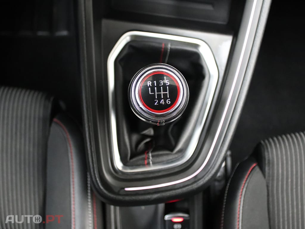 Renault Clio Clio 1.0 TCe RS Line Gasolina - 17.690€ - Porto | Auto.PT