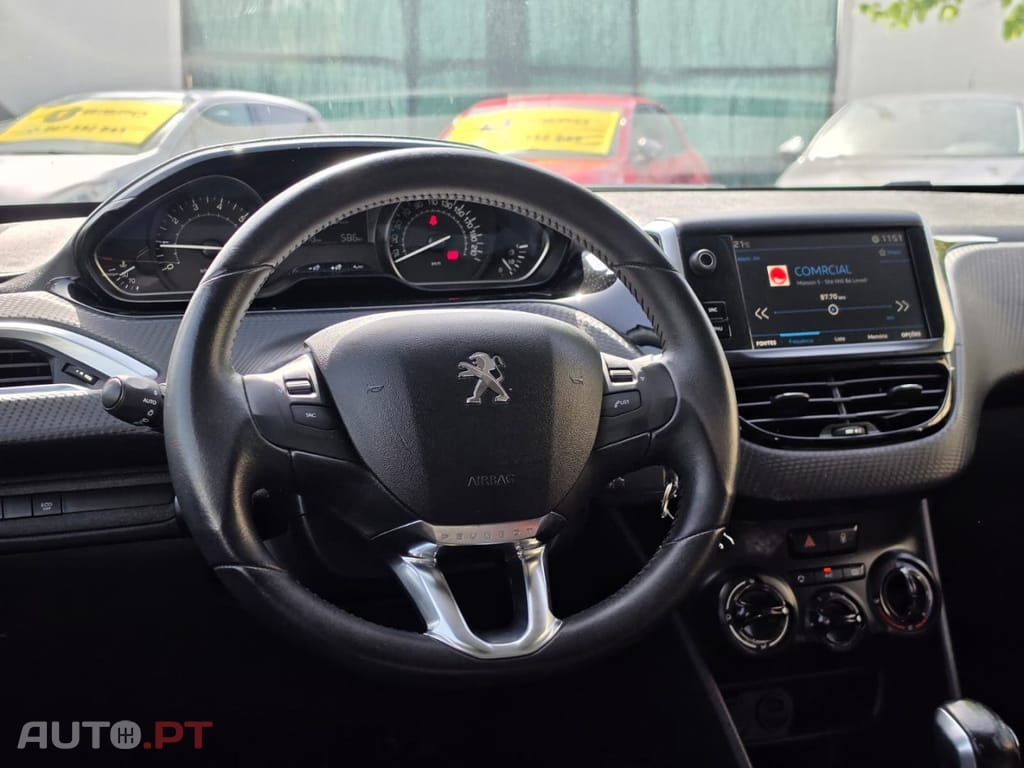 Peugeot 208 1.2 PureTech Signature