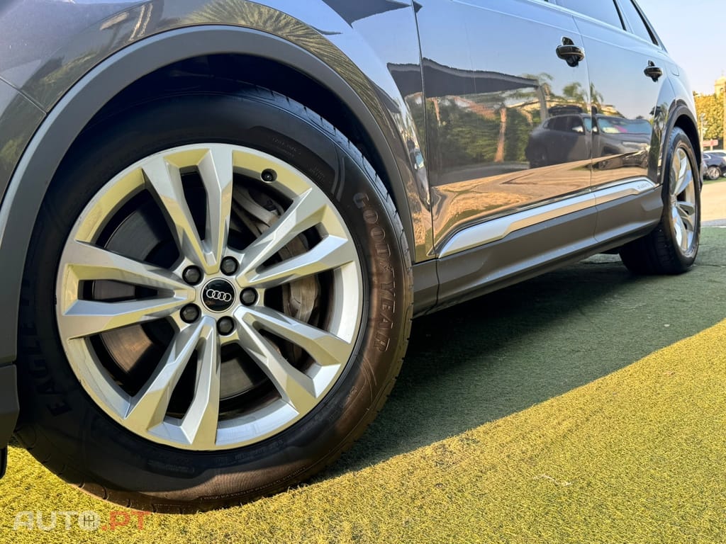 Audi Q7 55 TFSIe quattro Tiptronic
