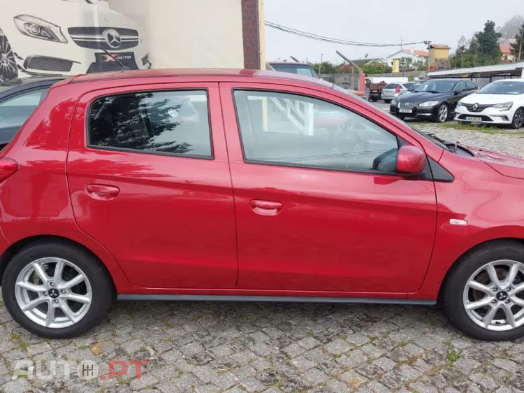 Mitsubishi Space Star Outro