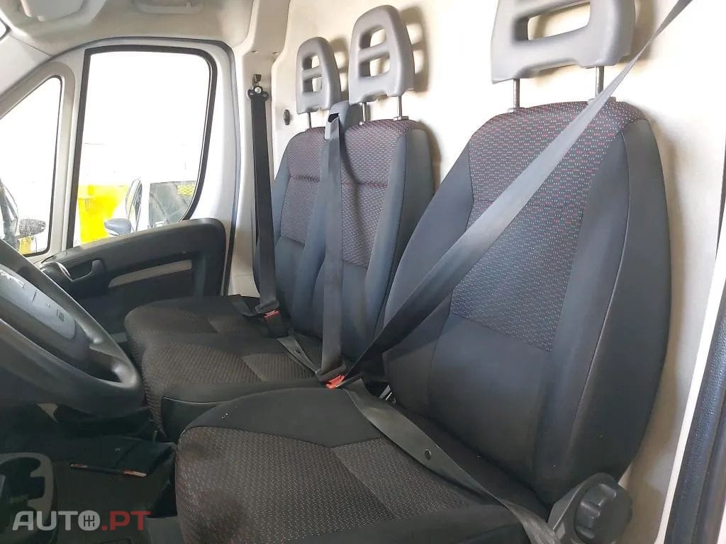 Peugeot Boxer 2.2 BlueHDi 335 L3H3 Pro