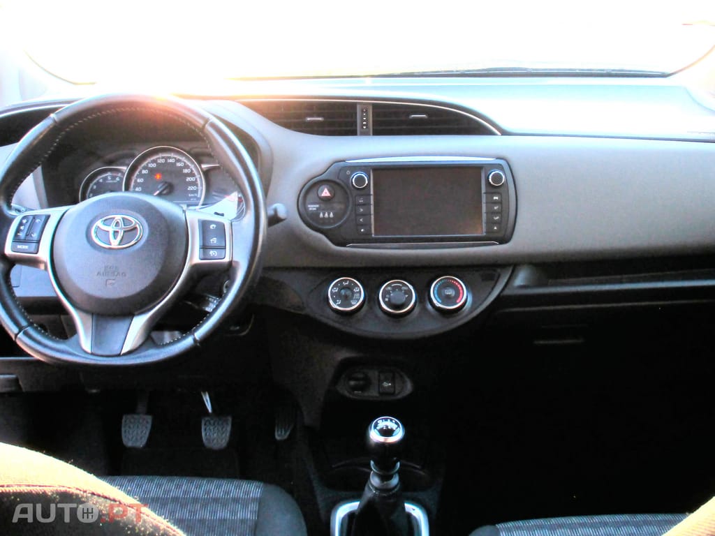 Toyota Yaris 1.4 D-4D Comfort+P.Style 90 cv cx/de 6 velocidades 12/2016