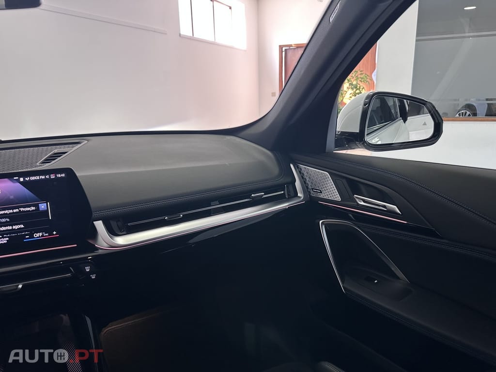 BMW iX1 xDrive30 Pack Desportivo M Pro
