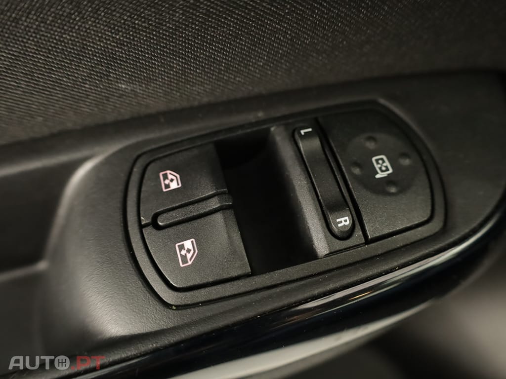 Opel Corsa Corsa 1.2 Edition — fotografia 18