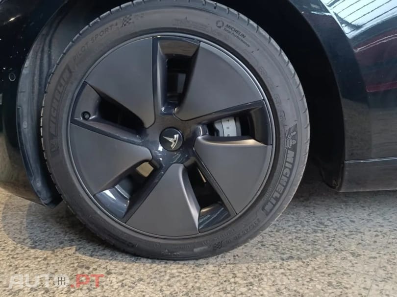 Tesla Model 3 Standard Range Plus RWD