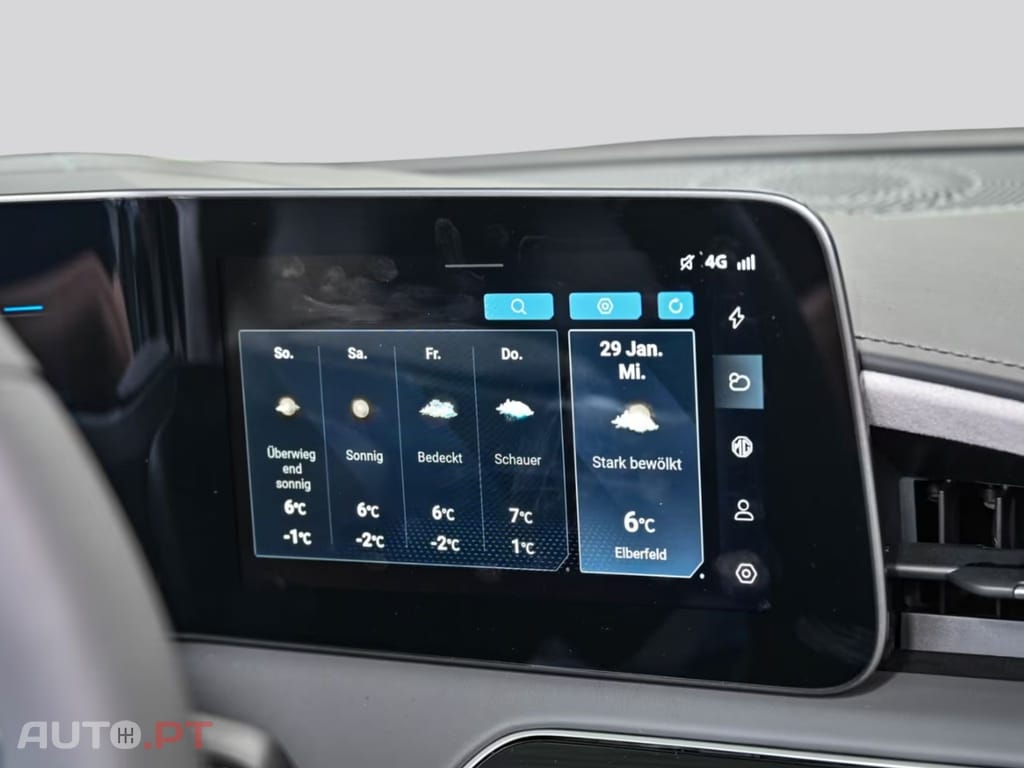 MG Cyberster E-Roadster 