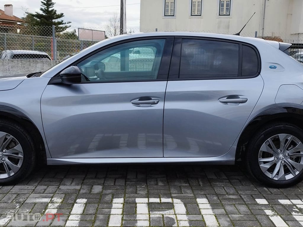 Peugeot E-208 50 kWh Allure Pack