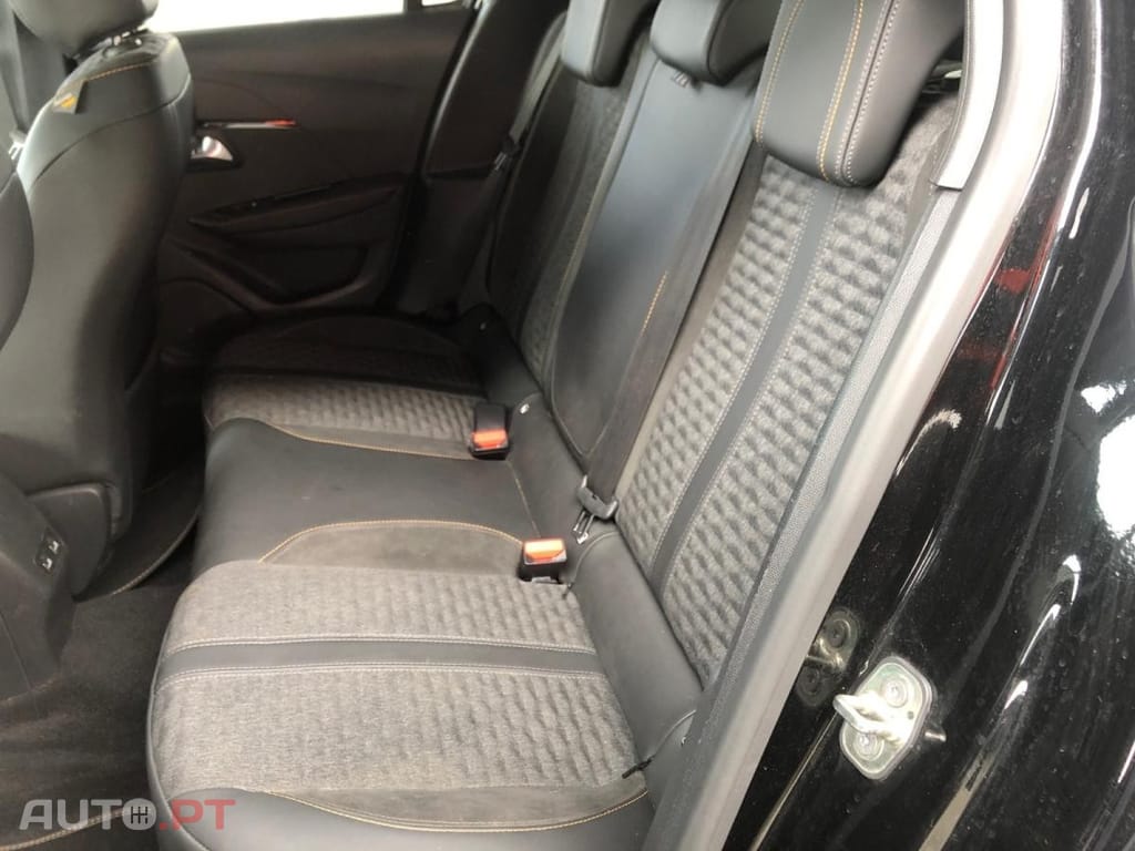 Peugeot E-208 50 kWh Roadtrip