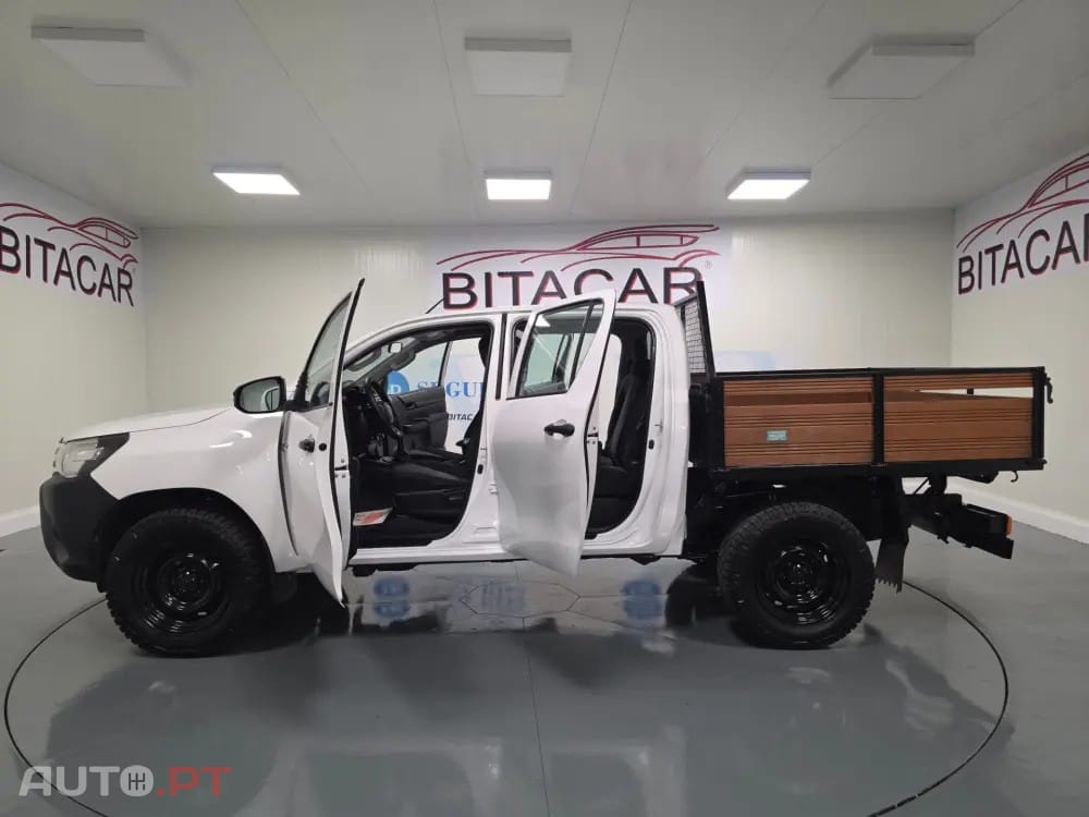 Toyota Hilux 2.4 D-4D 4WD CD CH