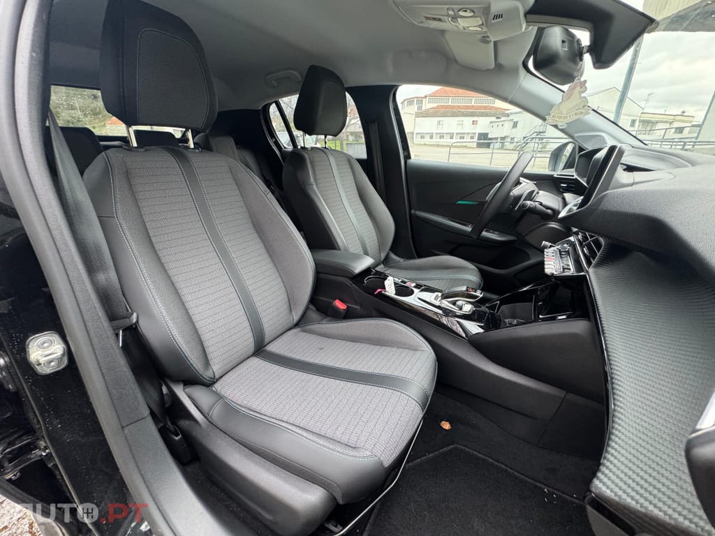 Peugeot 208 1.2 PureTech Allure EAT8