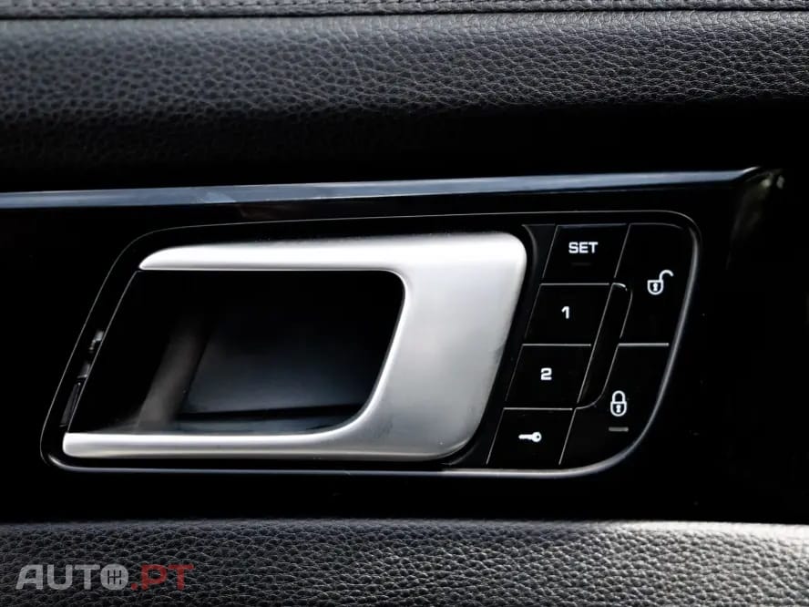Porsche Panamera 4 E-Hybrid Platinum Edition