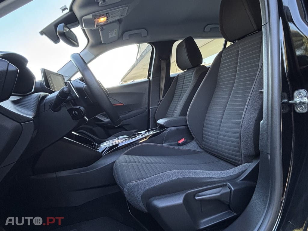 Peugeot 2008 1.2 PureTech Active Pack EAT8