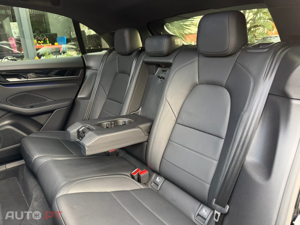 Porsche Macan Electric 4