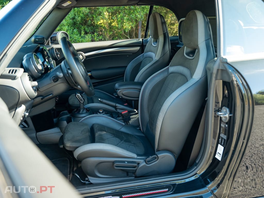 MINI Cabrio John Cooper Works Auto Desportiva