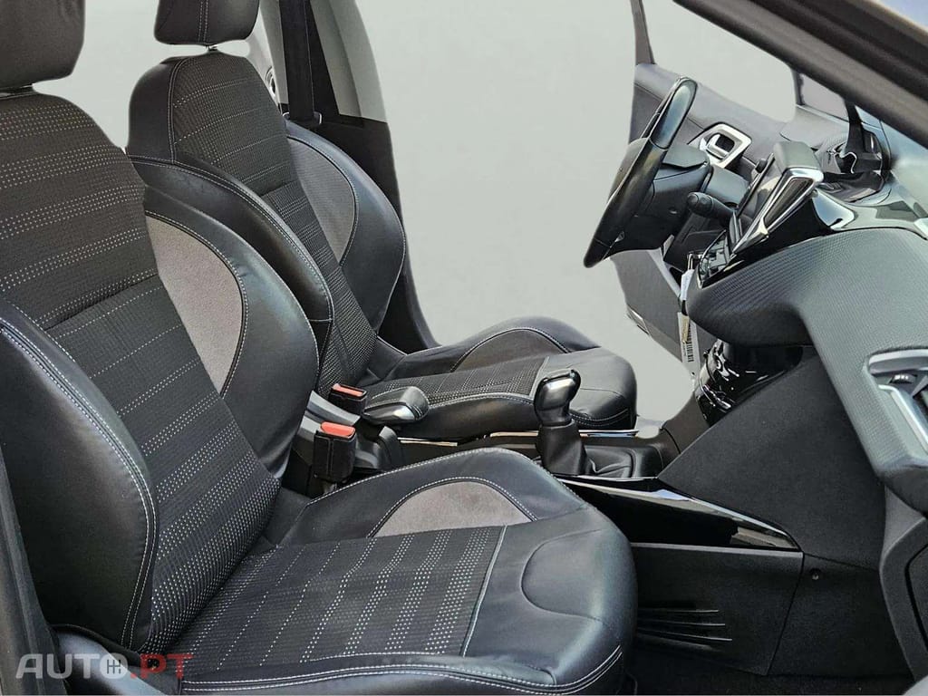 Peugeot 2008 1.2 VTi Allure