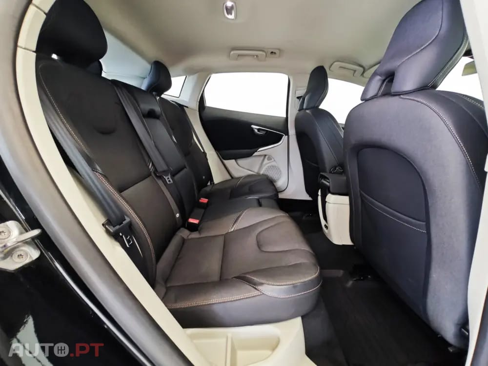 Volvo V40 Cross Country 1.6 D2 Momentum