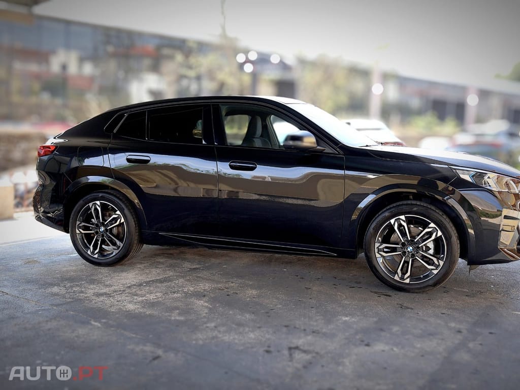 BMW iX2 eDrive20 Pack Desportivo M — fotografia 4