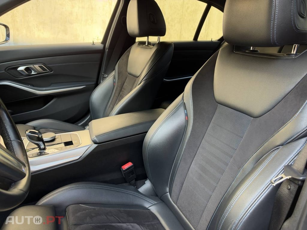 BMW 330 e Pack Desportivo M Pro Auto
