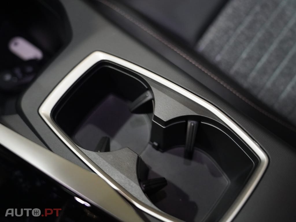 Peugeot 3008 1.2 Hybrid Allure e-DCS6