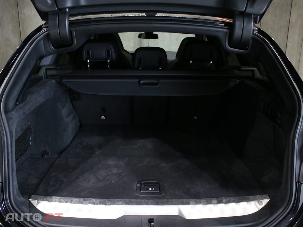 BMW 330 e Touring Pack Desportivo M Auto