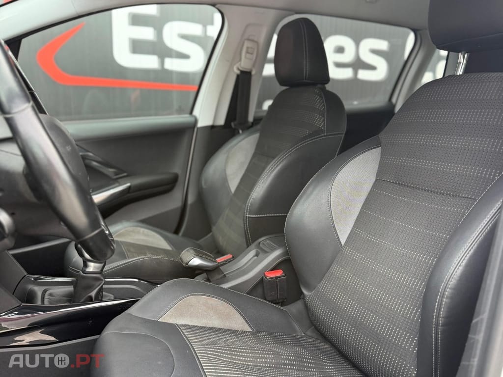 Peugeot 2008 1.2 PureTech Allure