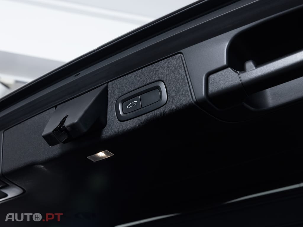 Volvo XC60 2.0 D4 R - Design