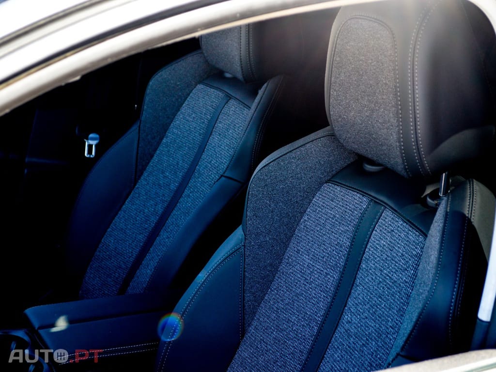 Peugeot 3008 1.6 Hybrid Allure e-EAT8