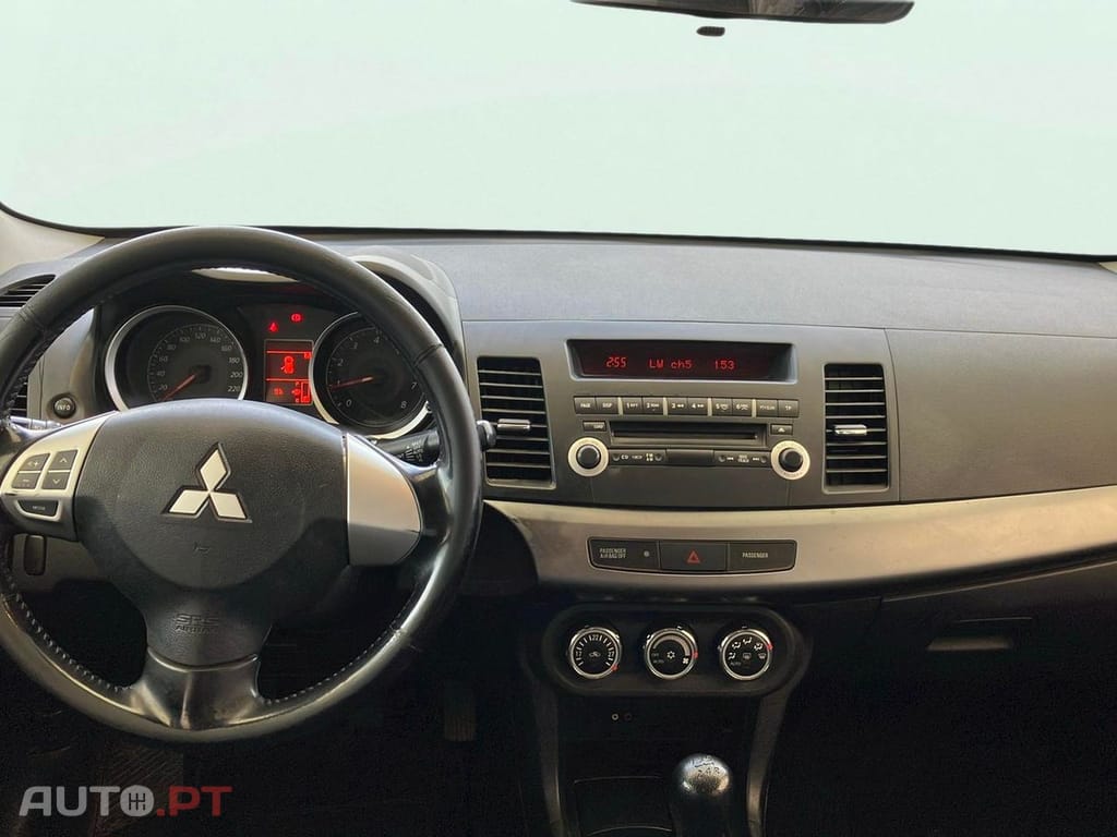 Mitsubishi Lancer 1.5 Invite