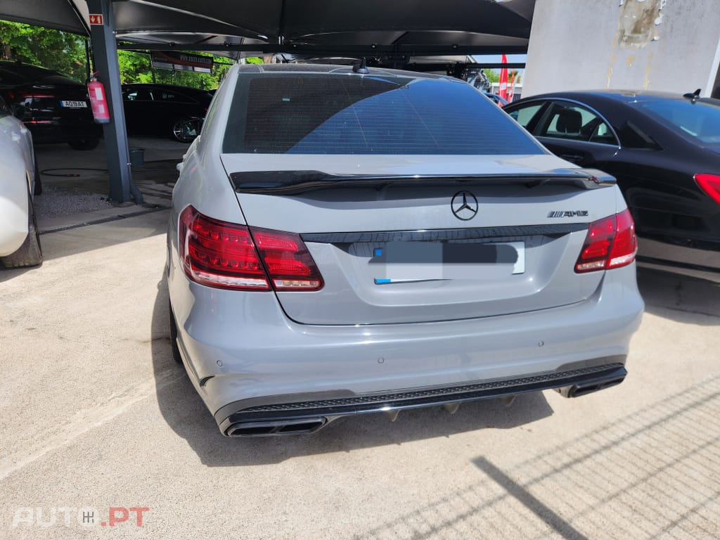 Mercedes-Benz E 300 BLUETEC Hybrid Avantgarde
