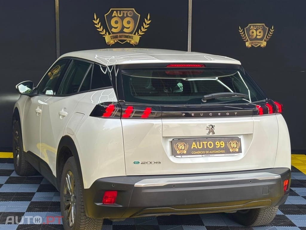 Peugeot E-2008 50 kWh Active Pack