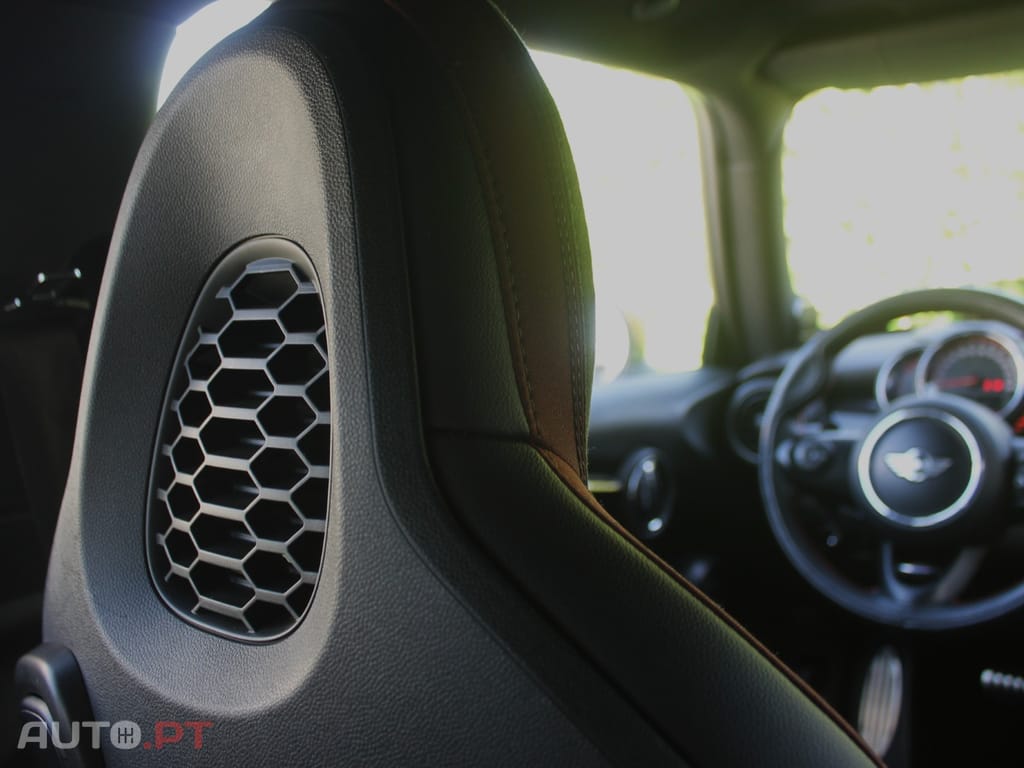 MINI John Cooper Works Auto Desportiva