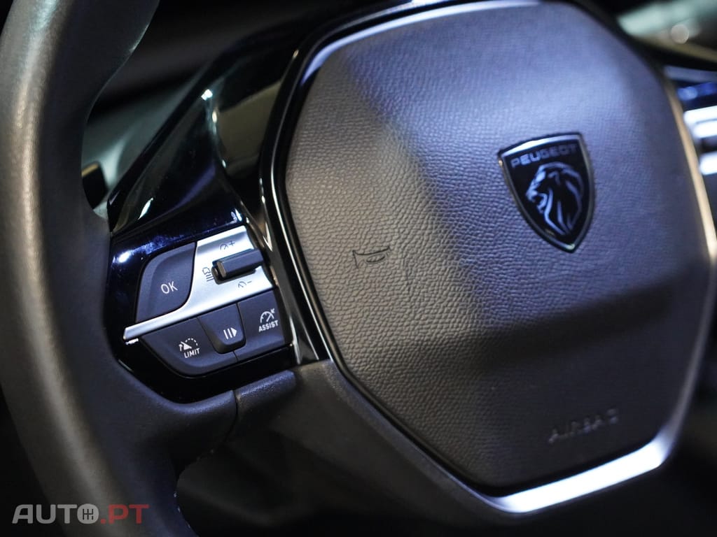 Peugeot 408 1.2 PureTech Allure EAT8