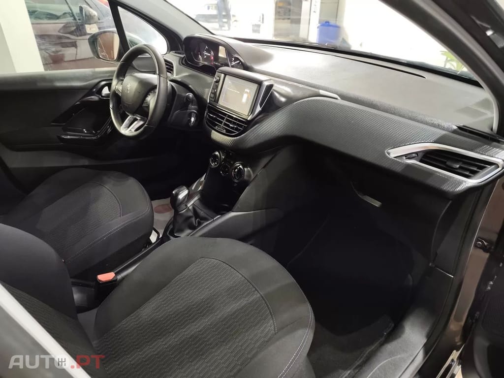 Peugeot 208 1.2 PureTech Signature