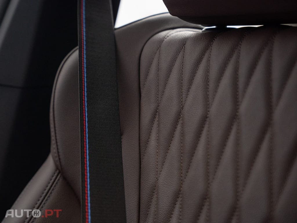 BMW iX1 xDrive30 Pack Desportivo M Pro