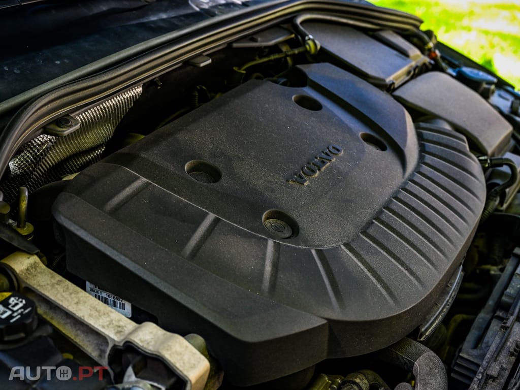 Volvo V60 2.4 D6 R-Design Momentum AWD Phev