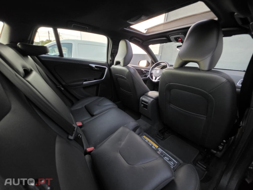 Volvo V60 Cross Country 2.0 D3 Summum Geartronic