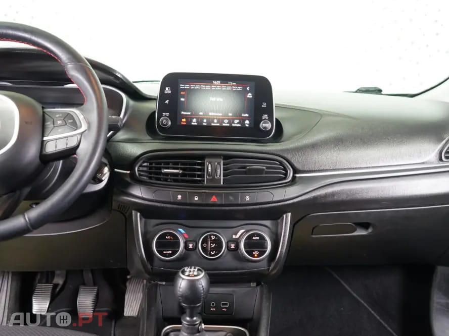 Fiat Tipo 1.6 M-Jet Lounge Tech