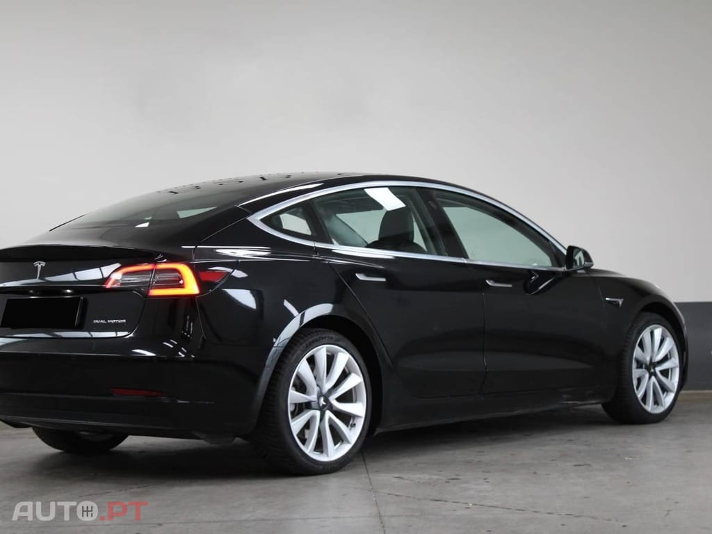 Tesla Model 3 Long-Range AWD