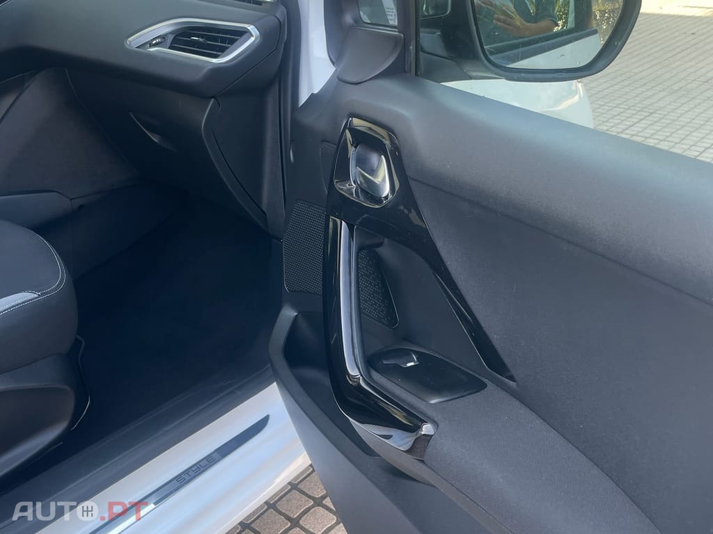 Peugeot 208 1.2 VTi Style