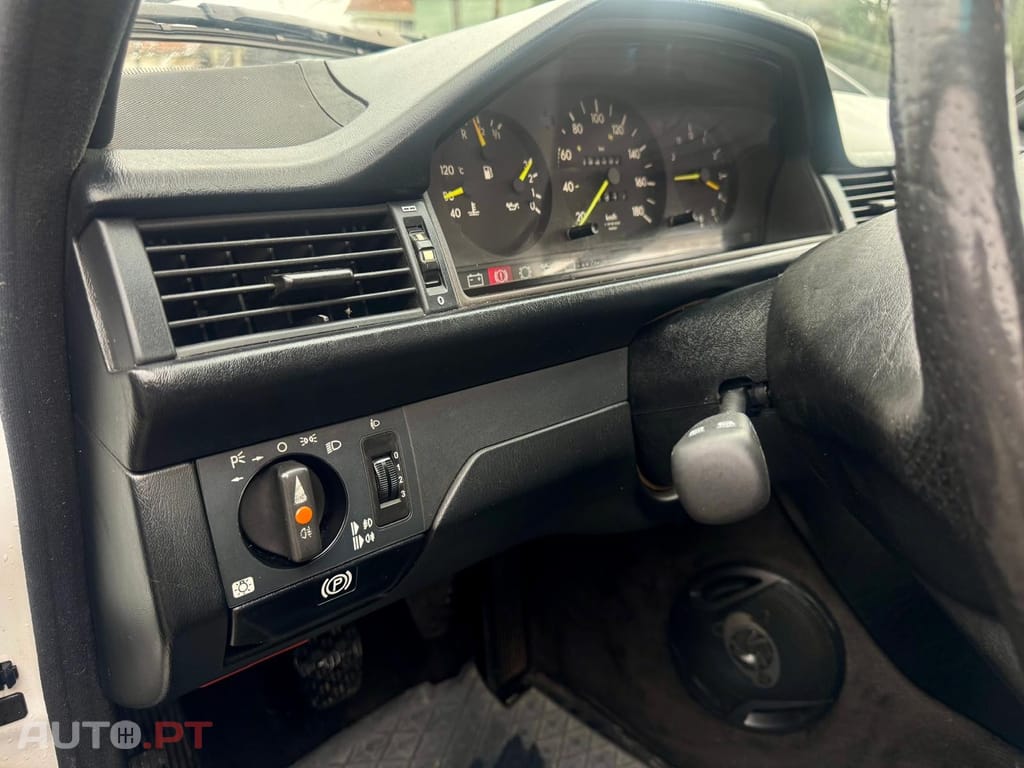 Mercedes-Benz E 200 D