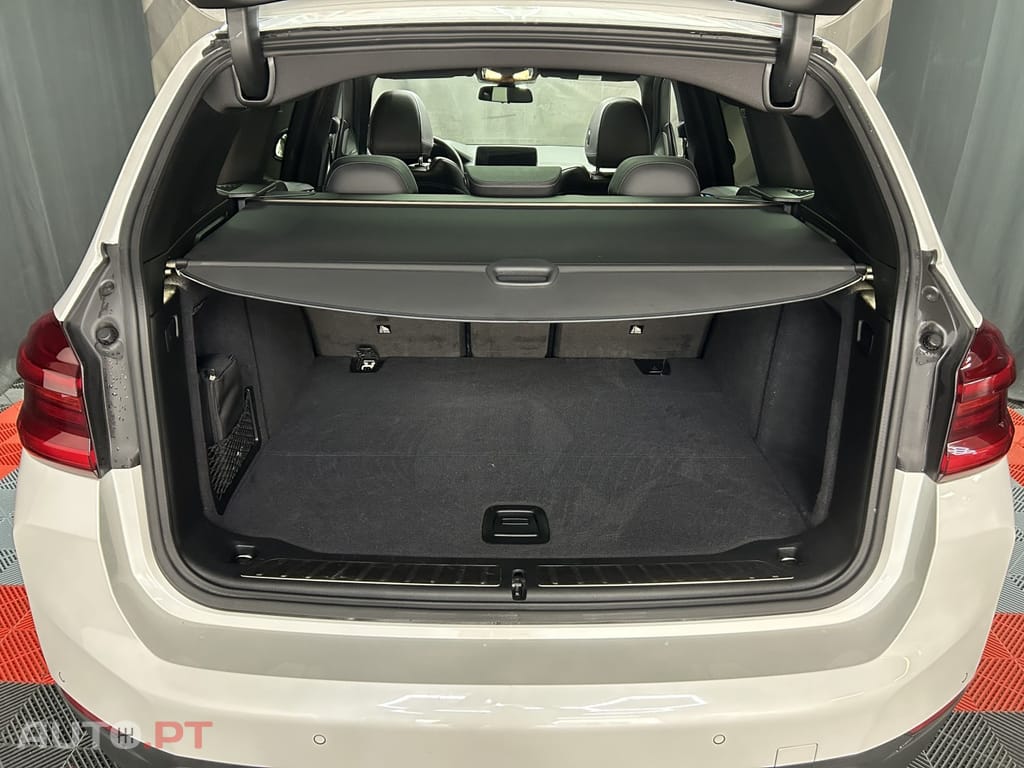 BMW iX3 Impressive Dark Shadow