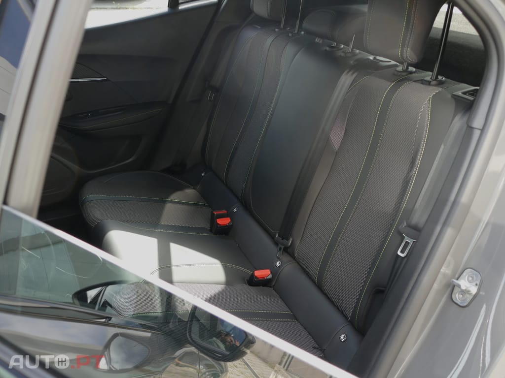 Peugeot 2008 1.2 PureTech GT EAT8