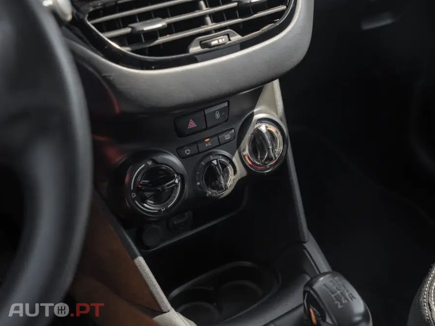 Peugeot 208 1.2 PureTech Signature